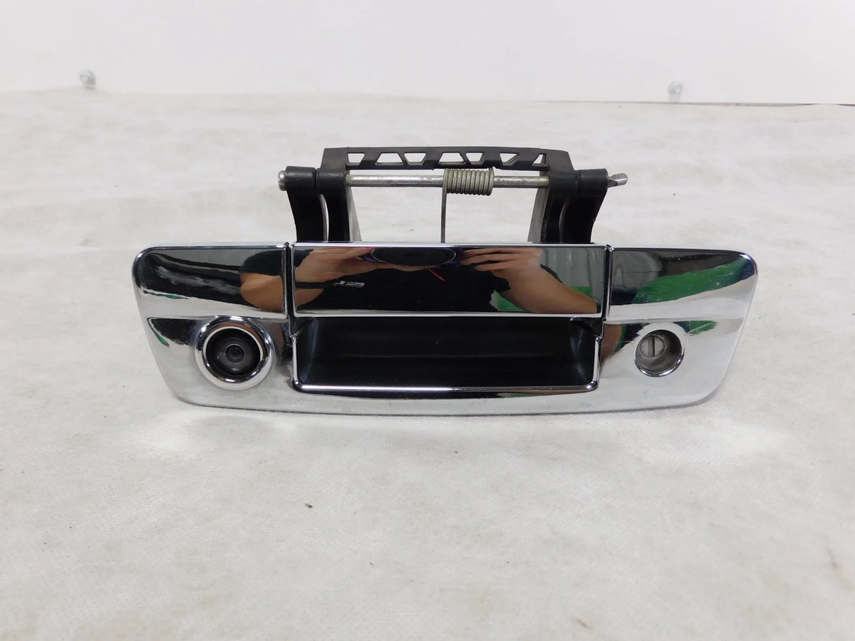 Pre-Owned 16-22 Dodge Ram 1500 Locking Taiate Handle w/ Rear View Camera OEM LKQ (Good)