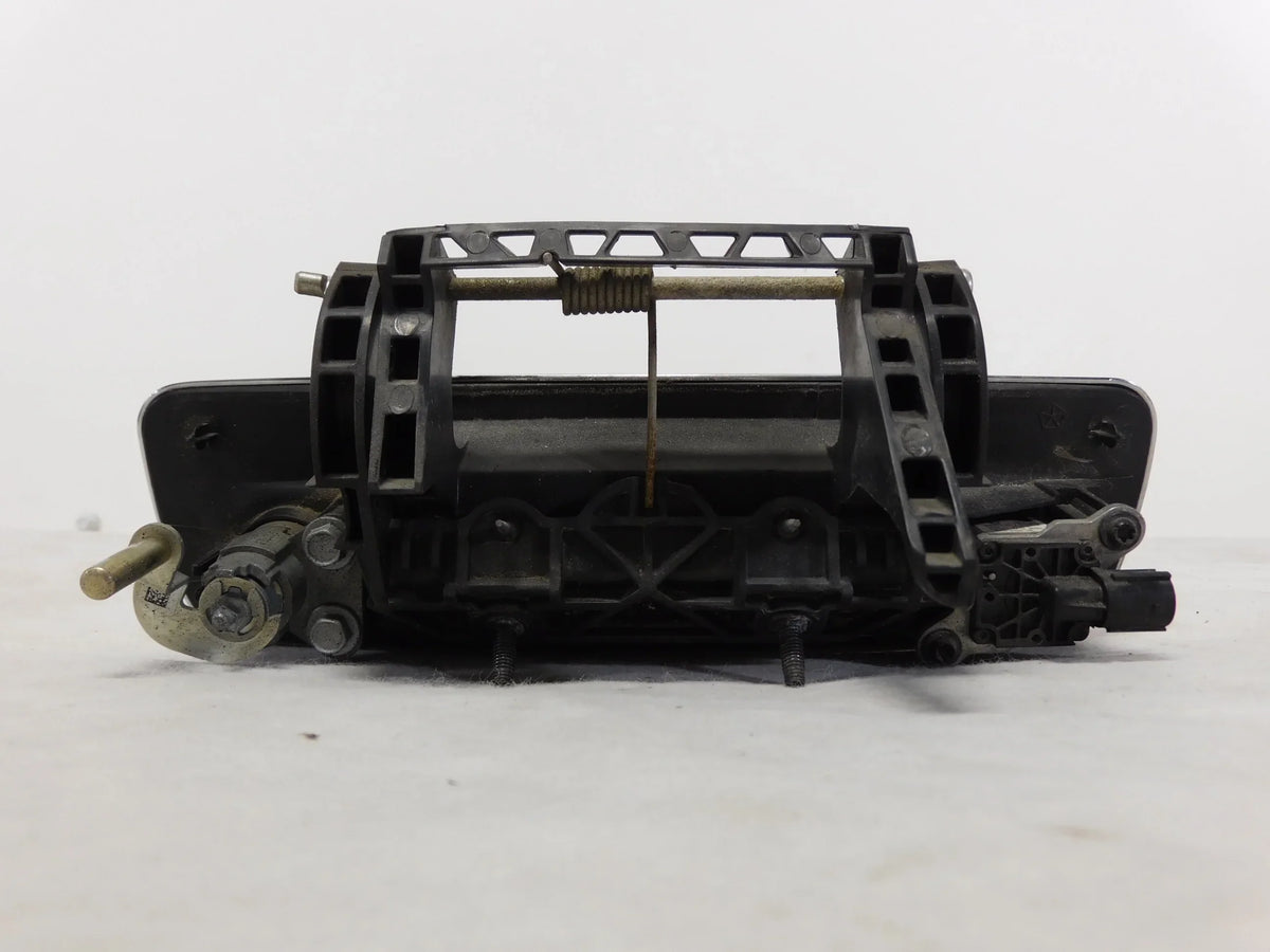 Pre-Owned 16-22 Dodge Ram 1500 Locking Taiate Handle w/ Rear View Camera OEM LKQ (Good)